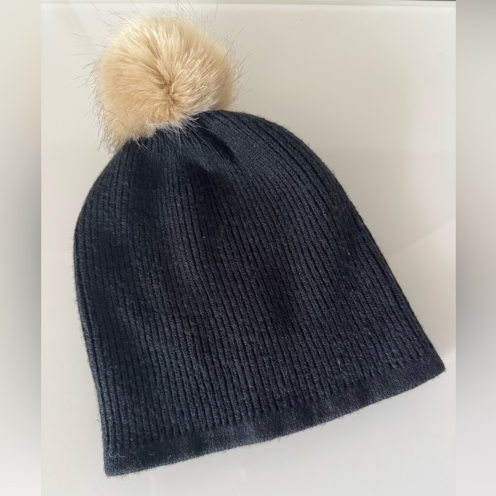 Aritzia Black Ribbed Knit Beanie with Tan Faux Fur Pom